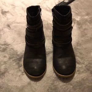 About size 8.5 Black Heeled boots